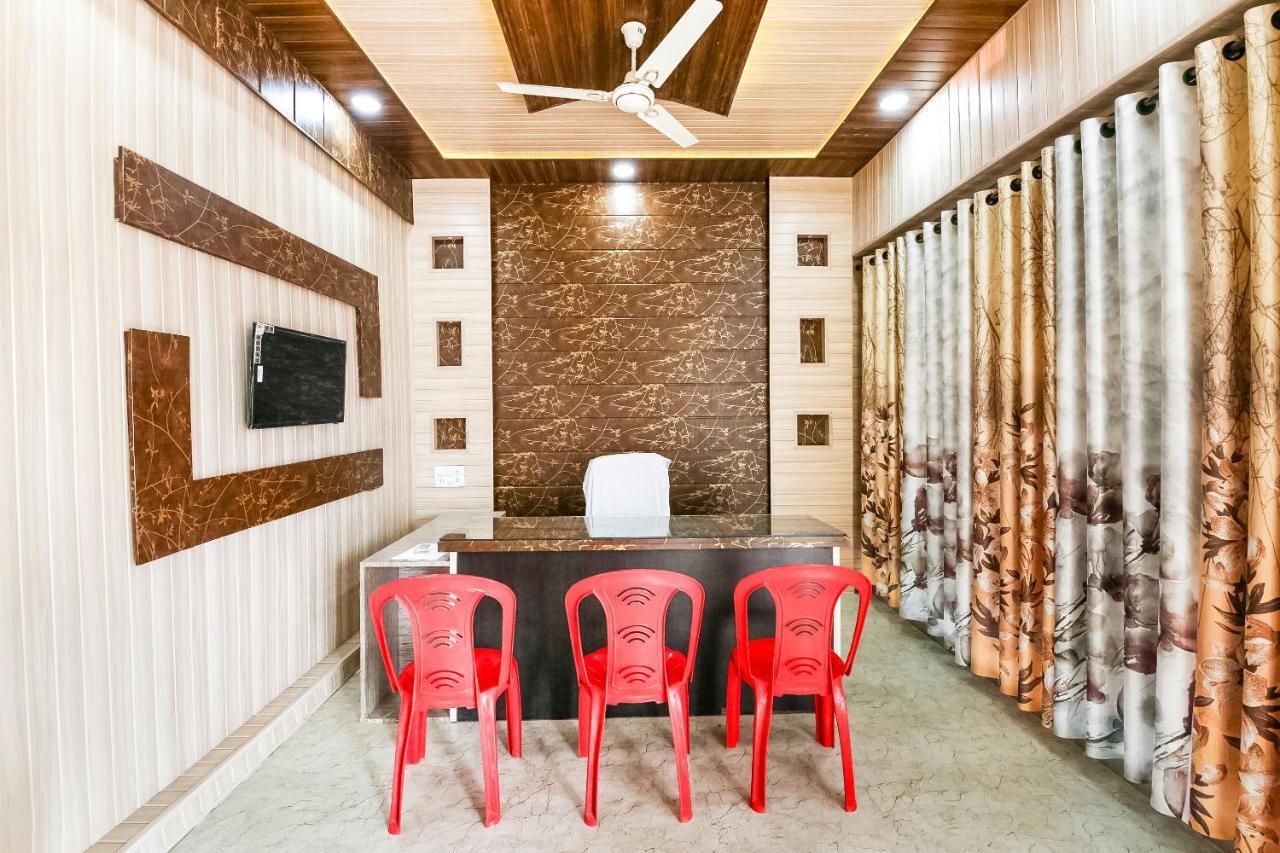 Oyo 69647 Yash Lodge ジャバルプル エクステリア 写真